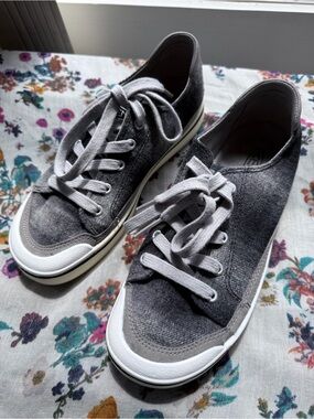KEEN Women’s 7 Gray Wool Felt Lace Up Sneakers Casual Low Top
